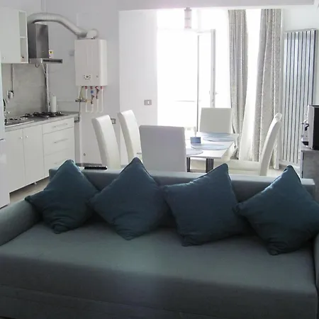 Azzurro On The * Năvodari