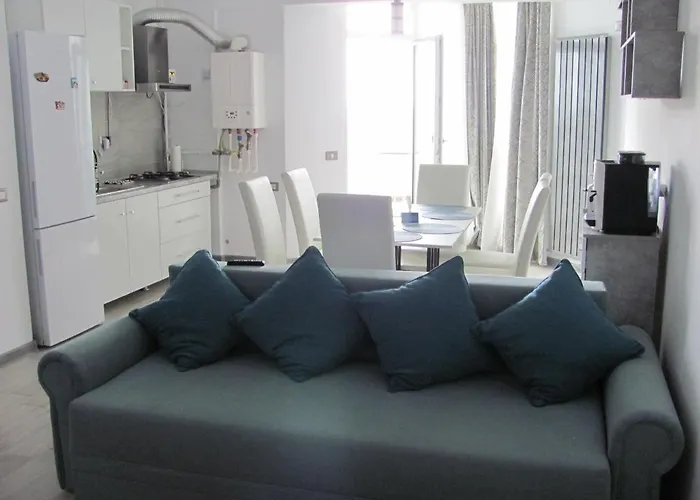 Azzurro On The * Năvodari